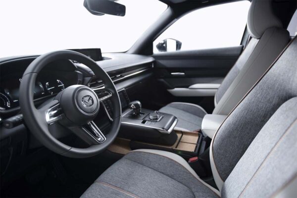 Mazda mx30 töltés, elektromos autó töltőkábel, leírás, belső